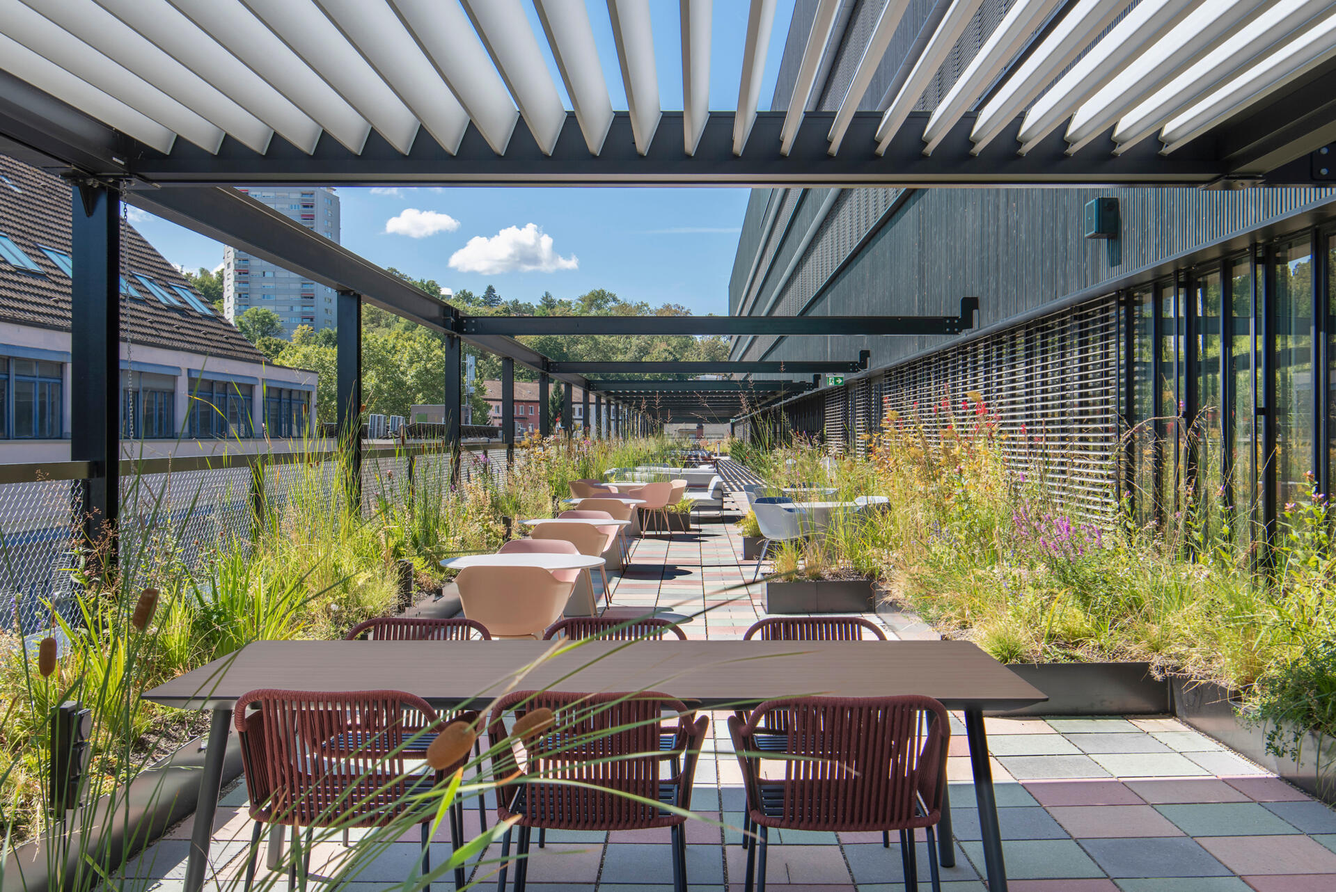 10 FHNW Campus Dreispitz_Co-Working Lounge Terrasse