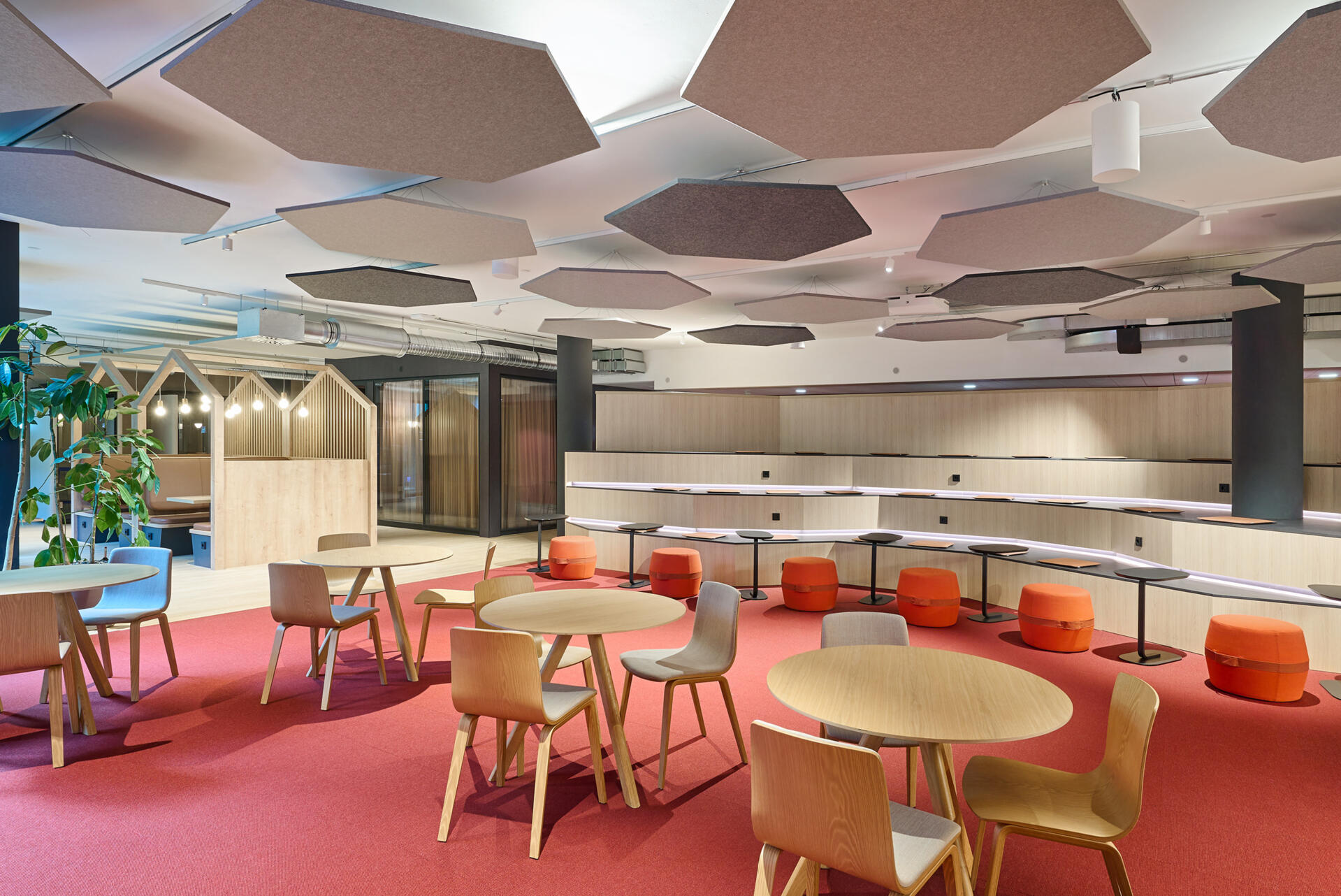 NEWS_RTL Hubs Amphitheatre