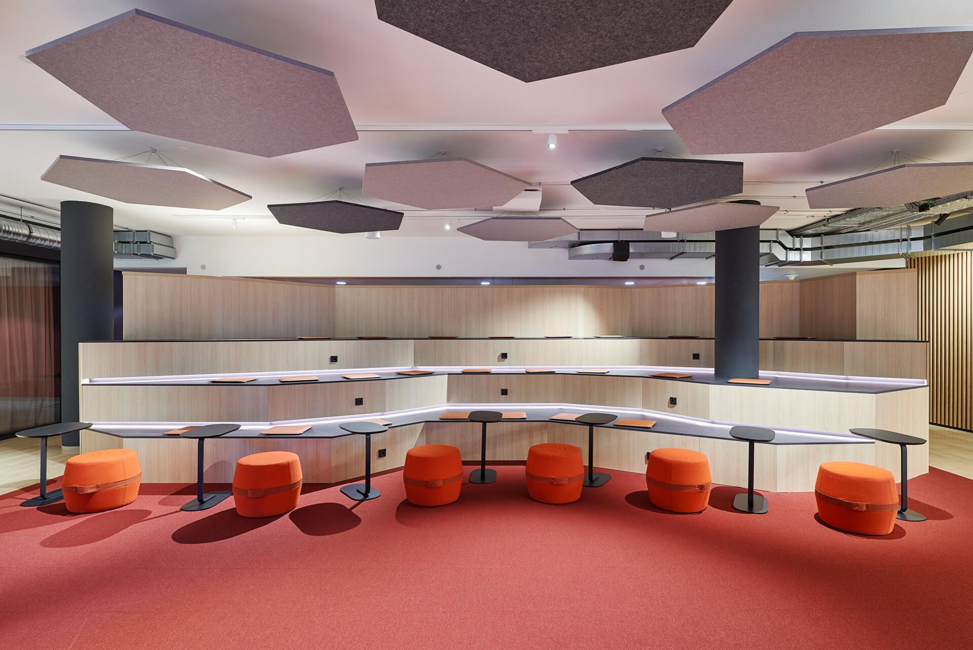 2 RTL Hubs_Amphitheatre