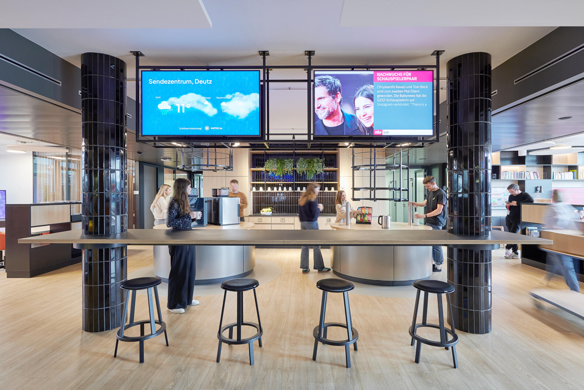 3 RTL Hubs_Coffee counter