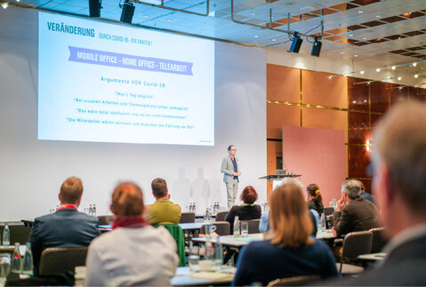 Stefan Camenzind gives a lecture at the Orgatec 2022